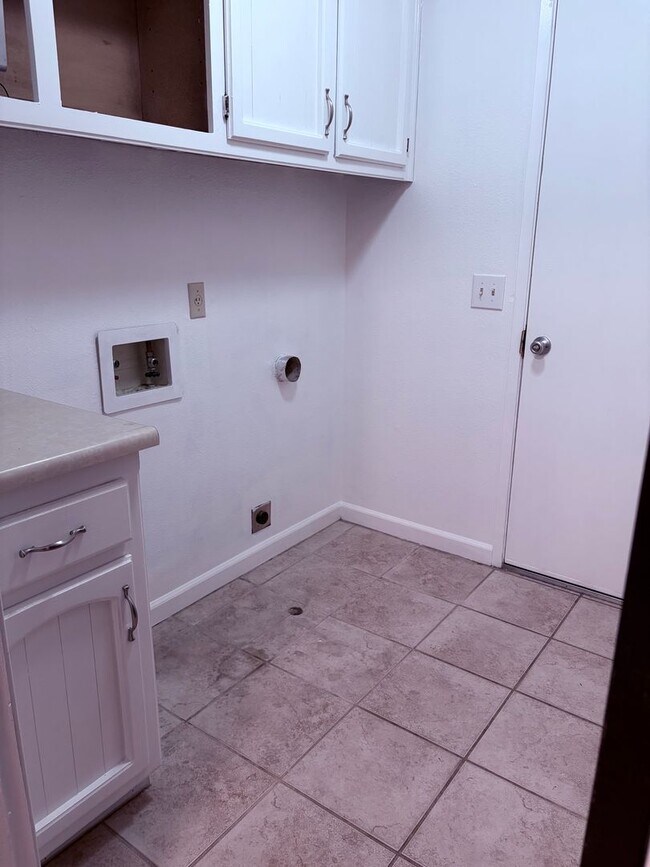 Building Photo - Beautiful Home in Atwater