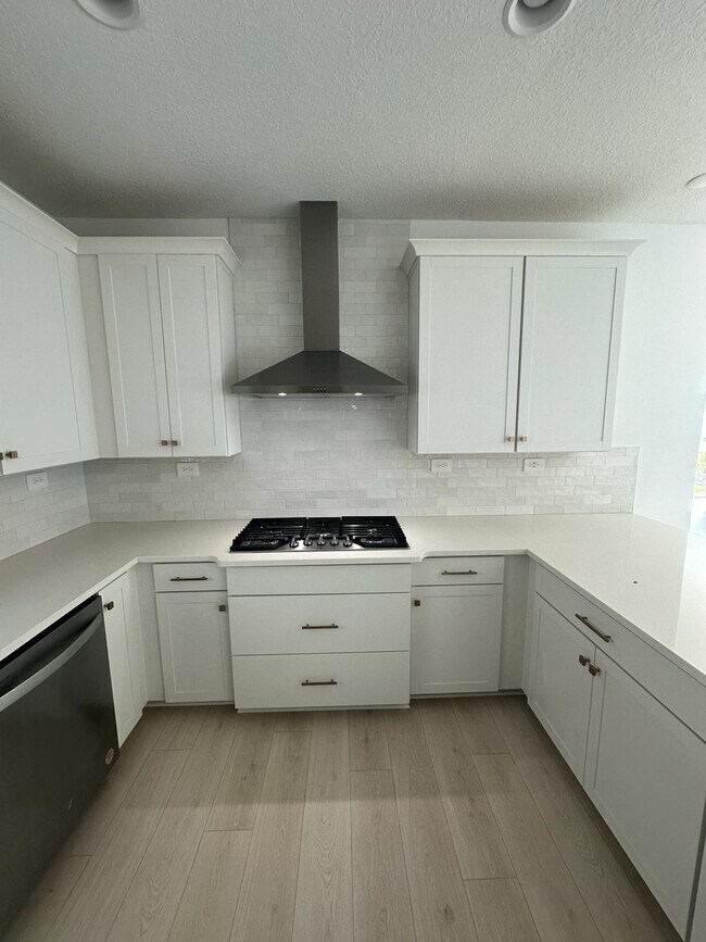 Building Photo - 572 Silver Landing Dr