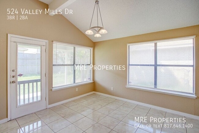 Building Photo - 524 Valley Mills Dr