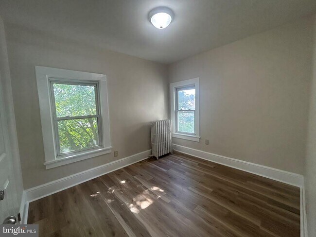 Building Photo - 310 W Grape St