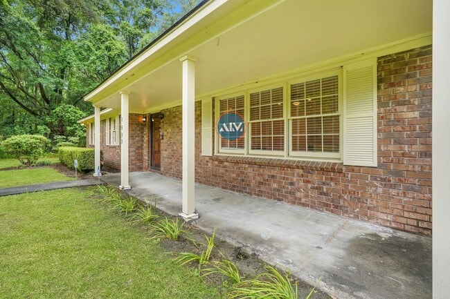 Building Photo - Rare opportunity minutes away from Savannah - 3-bedroom/2-bathroom home Move In Today!