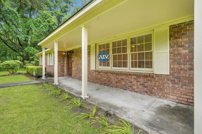 Building Photo - Rare opportunity minutes away from Savannah - Move In Today!