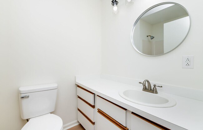 Building Photo - 4BR/2Ba house- Ready for new occupant!