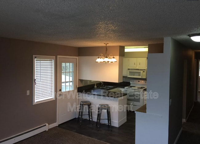 Building Photo - 6329 E 32nd Ave