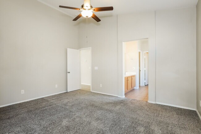 Building Photo - 13426 W Crocus Dr