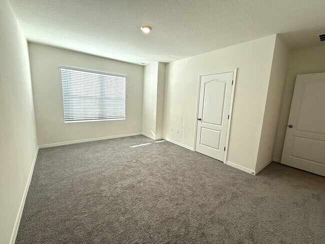 Building Photo - 1967 Tamarack Pass