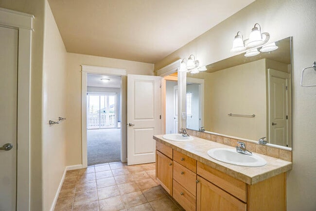 Building Photo - BEAUTIFUL VIEWS of MT. HOOD