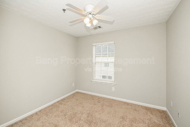 Building Photo - 212 Village Square Dr