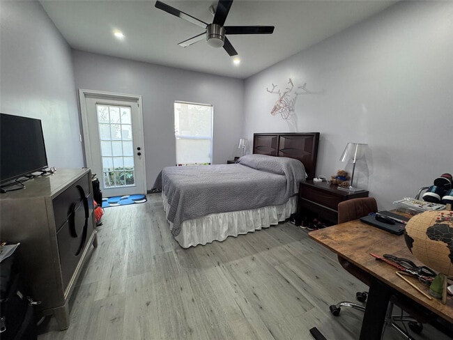 Building Photo - 1417 Avon Ln