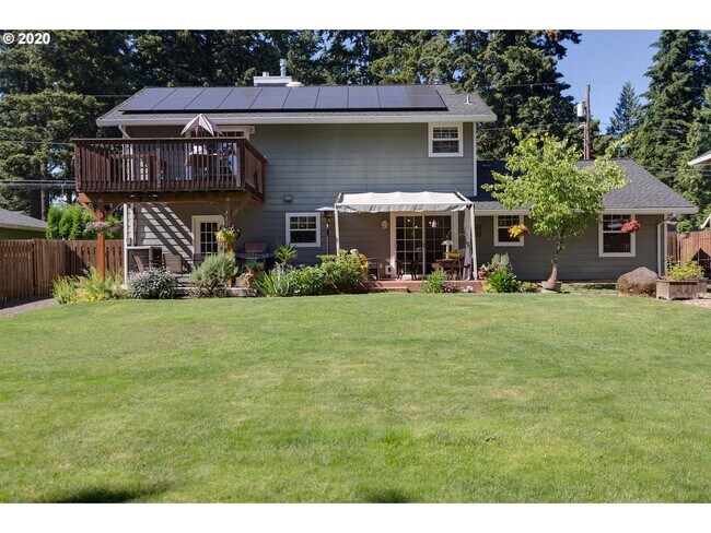 Building Photo - LAKE OSWEGO/LAKE GROVE LARGE UPDATE HOME O...