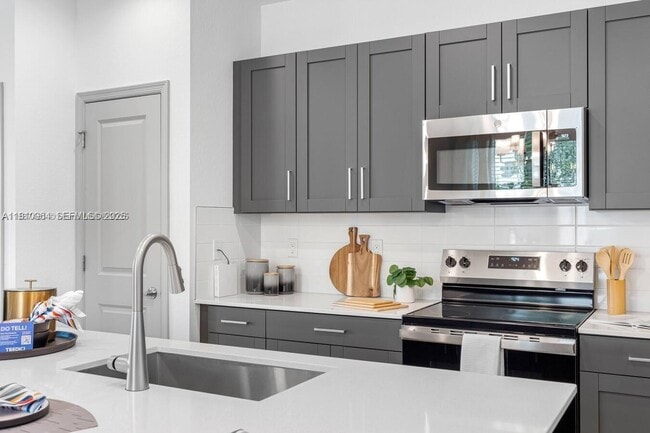 Building Photo - 13138 SW Vallettia Wy