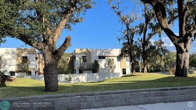 Building Photo - 4151 S oaks Pl
