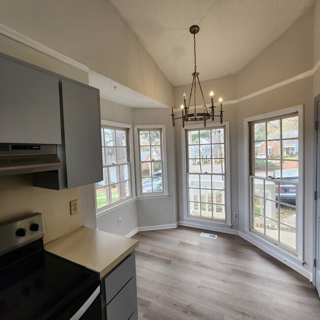 Building Photo - 5712 Finsbury Ct