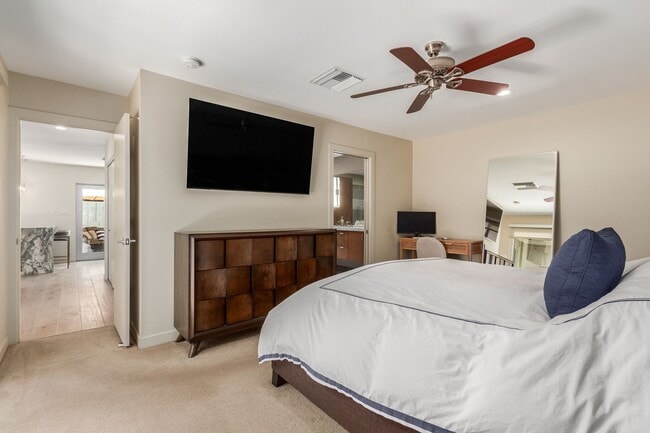 Building Photo - Spacious 2 Bed, 2 Bath Woodland Park Townhome