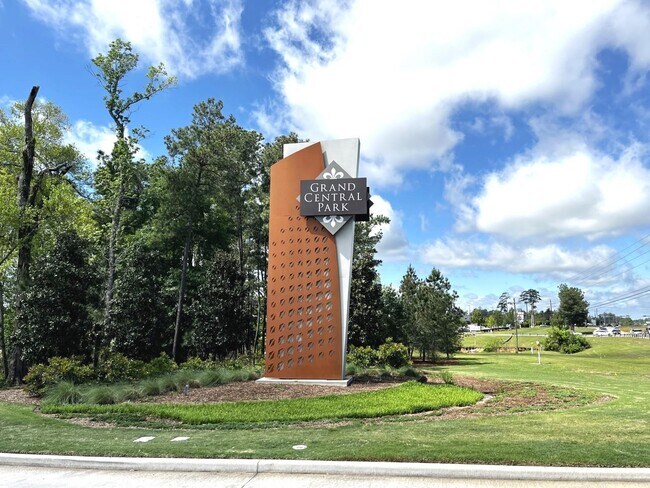 Building Photo - 673 Royal Arch Dr