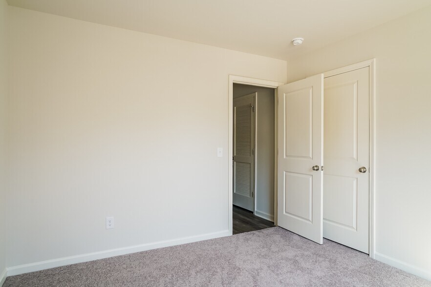 Building Photo - 2498 Provence Dr SE