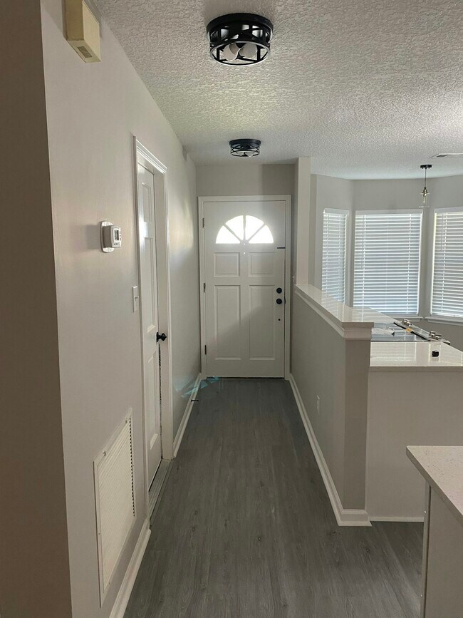 Building Photo - 203 Solano Cay Cir