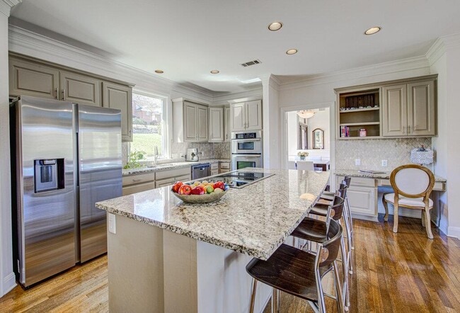 Building Photo - 4800 Mantle Dr