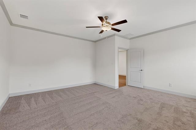Building Photo - 560 Oak Crk Dr