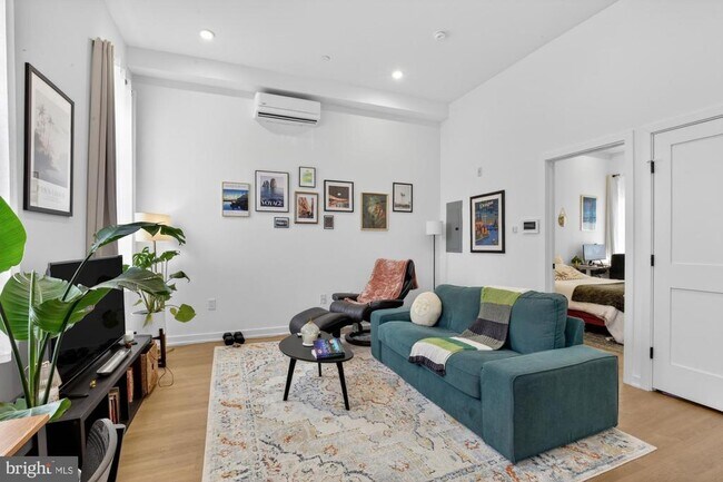 Building Photo - 1134 Pine St