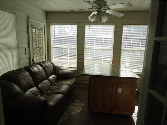 Building Photo - 1106 Westwood Pl SW