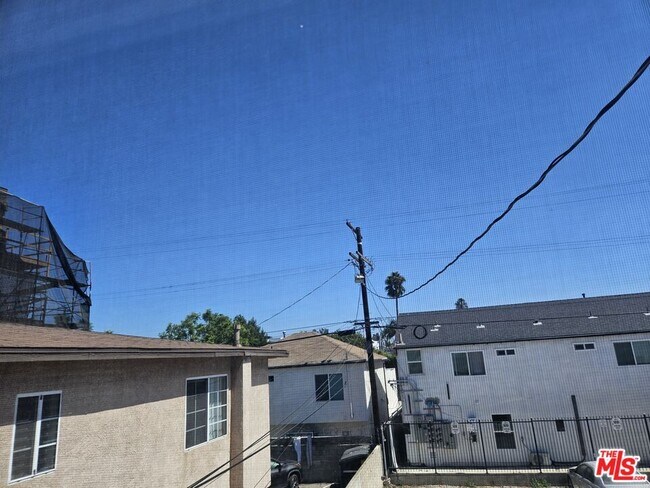 Building Photo - 1816 1/2 S La Brea Ave
