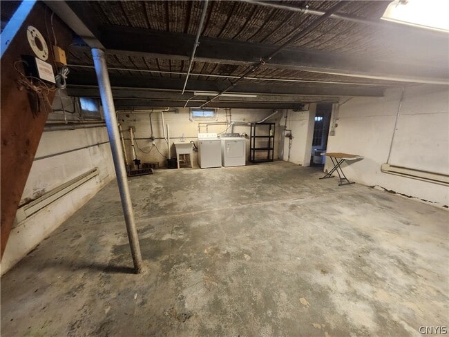 Building Photo - 2 Highland St