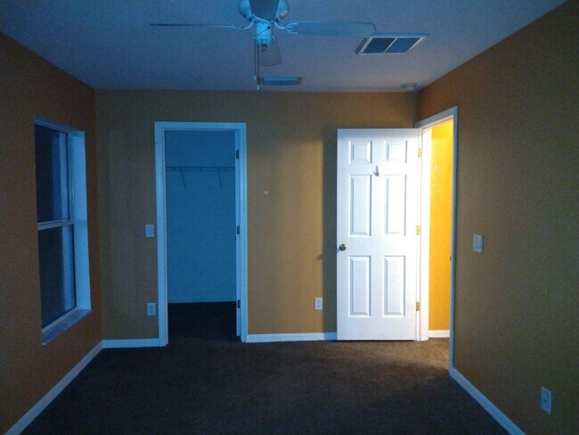 Building Photo - 14059 Sullivan St