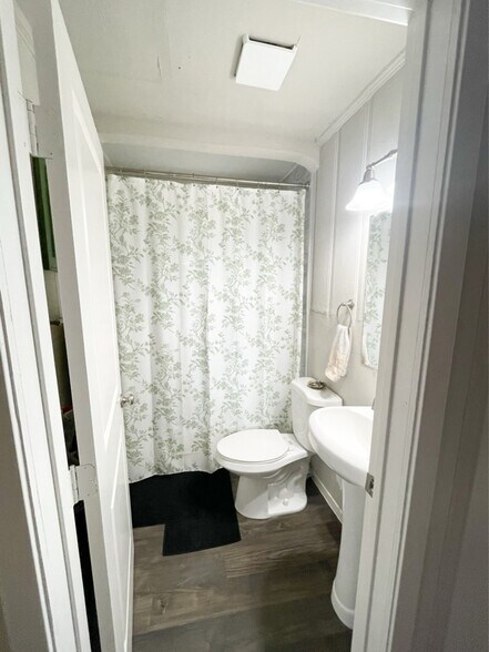 Building Photo - 204 NW 13th St