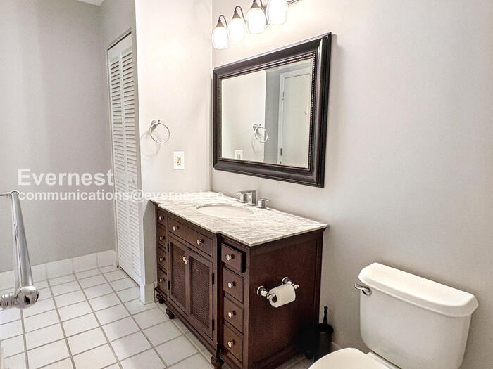 Building Photo - 2702 Lighthouse Point E