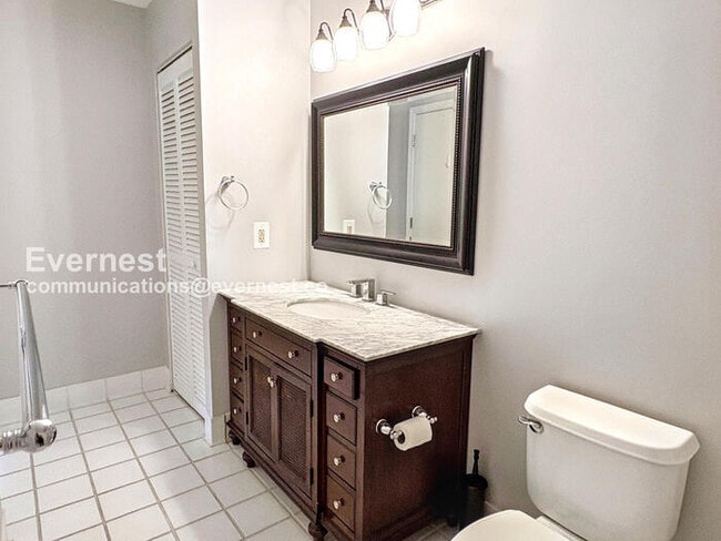 Building Photo - 2702 Lighthouse Point E