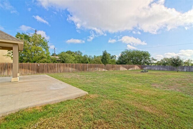 Building Photo - 31443 Kingsway Rd