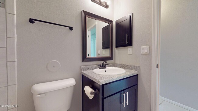 Building Photo - 13648 Samlesbury Ave