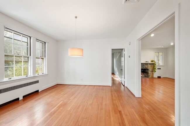 Building Photo - 5325 Chevy Chase Pky NW