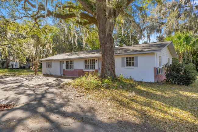 Building Photo - 403 NE 26th Ct