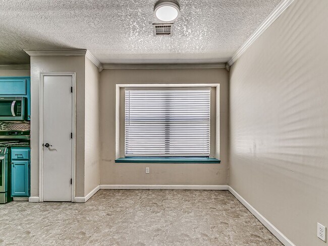 Building Photo - Updated Home + Edmond Schools + The Valley