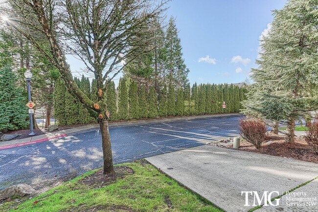 Building Photo - Low Maintenance, High Enjoyment in Salmon Creek!