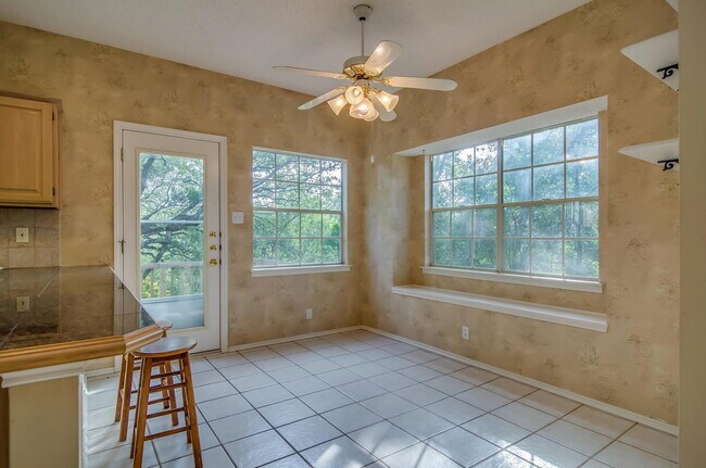Building Photo - Wonderful 4BR/2.5 Bath in Encino Park -- D...