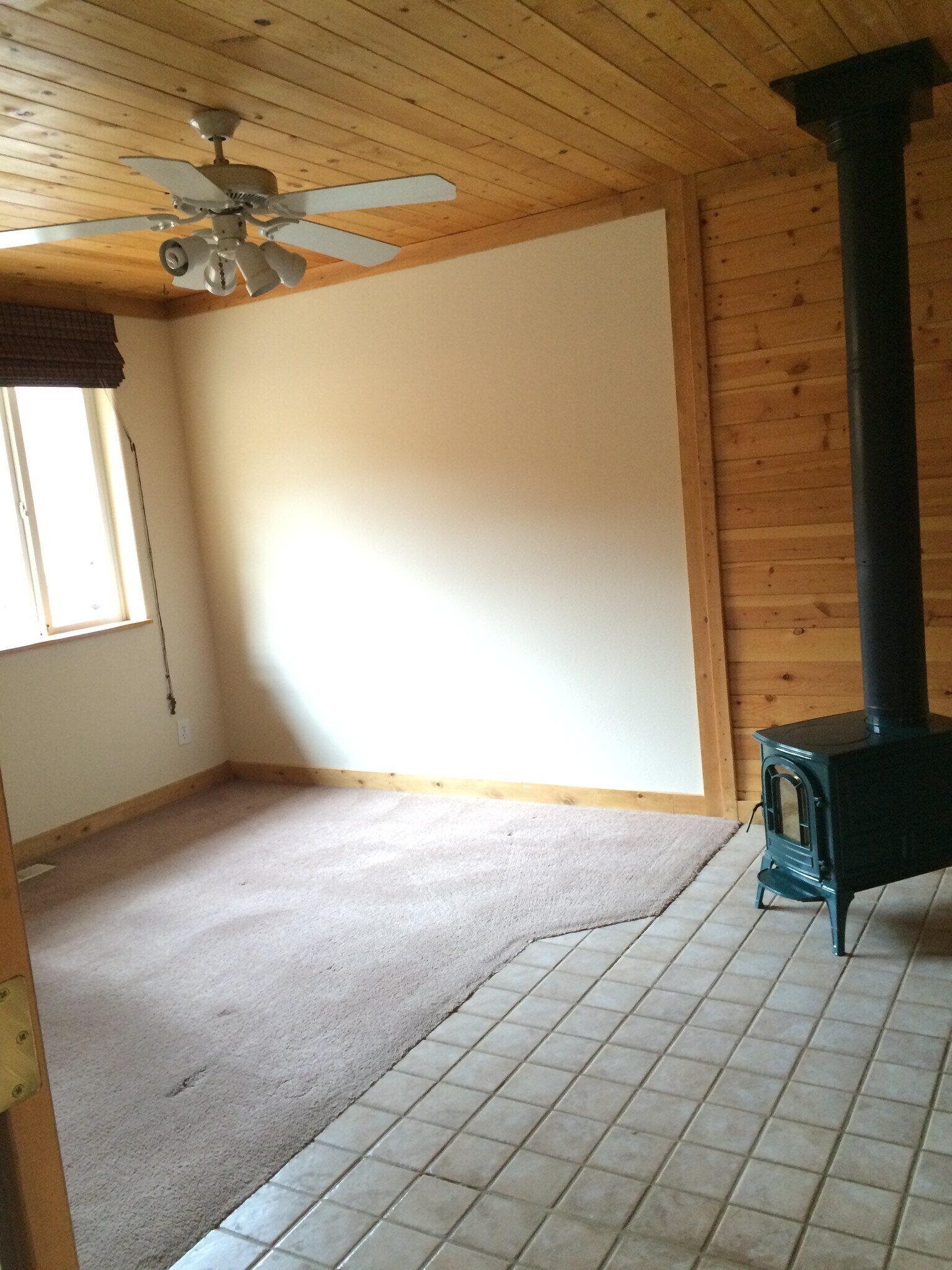 Master bedroom - 1425 NE Mable Ct