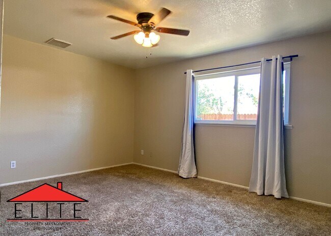 Building Photo - NORTHWEST SOLAR HOME!!