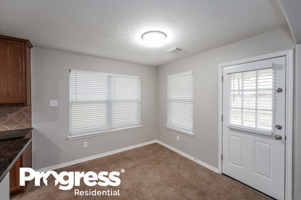 Building Photo - 7811 Iris Glen Ln