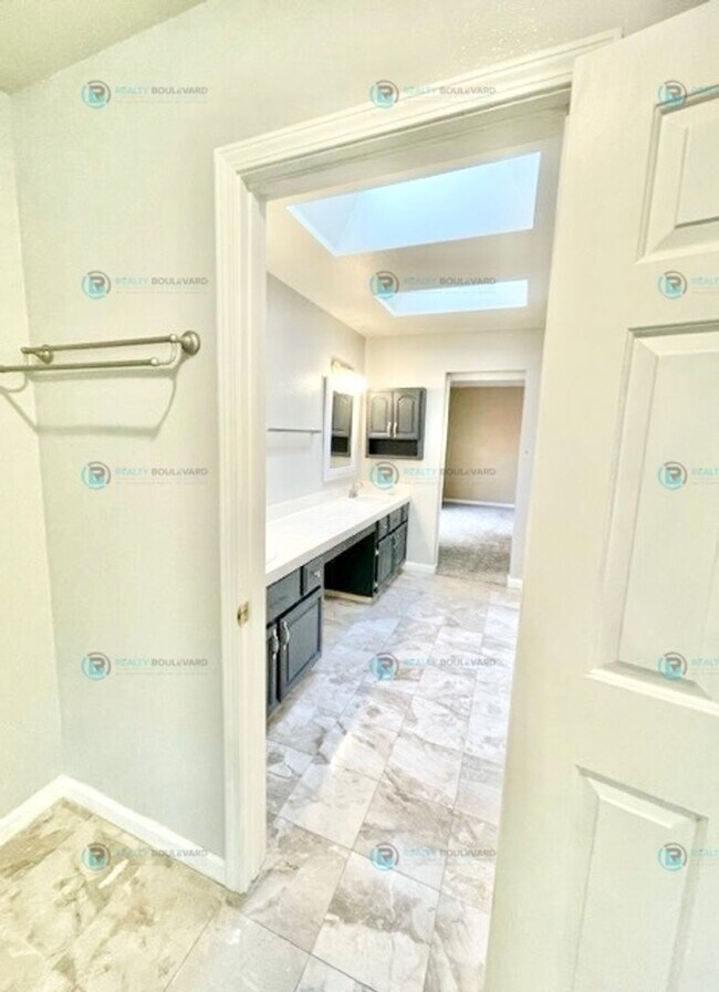 Building Photo - Beautiful- 4 Bedroom, 3 Bath, 3 Car Garage, NW Reno!
