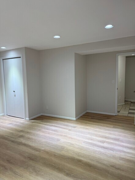 Building Photo - 841 Crisman Dr