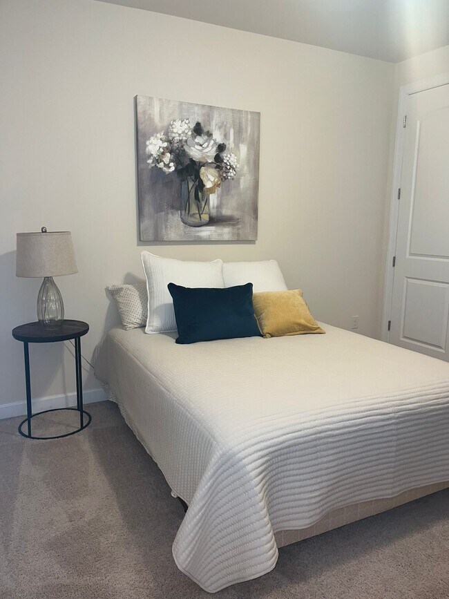 Second bedroom - 5347 Baker Ln