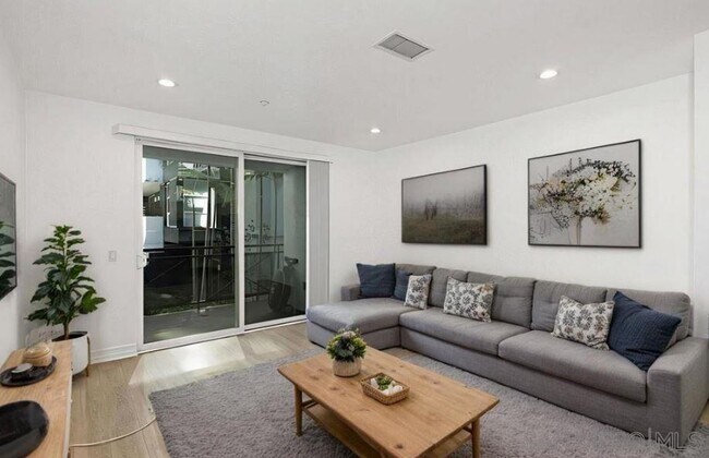 Primary Photo - 525 Eleventh Ave