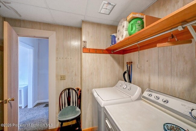 Building Photo - 454 Hickory St