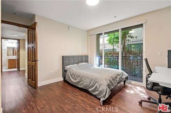 Building Photo - 1401 S St Andrews Pl