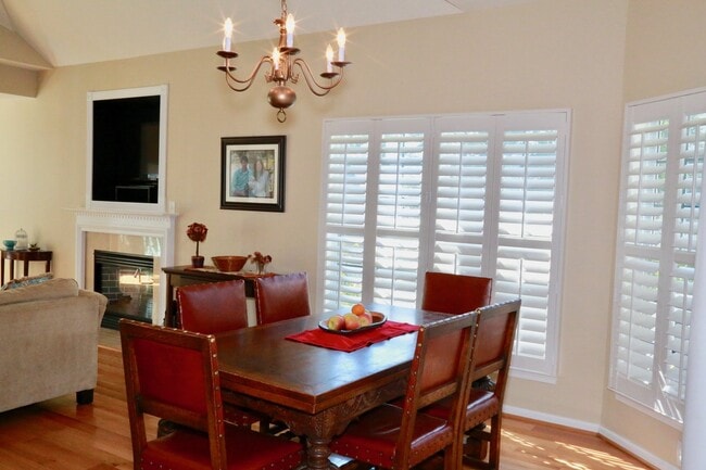 Building Photo - Available in August!  3 Bedroom 2 1/2 Bath...