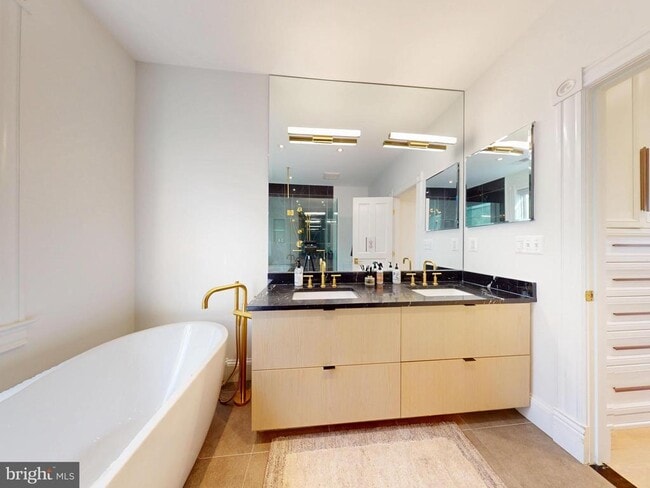 Building Photo - 1808 Riggs Pl NW