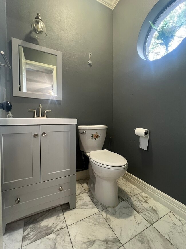 Building Photo - 736 Country Pl Dr